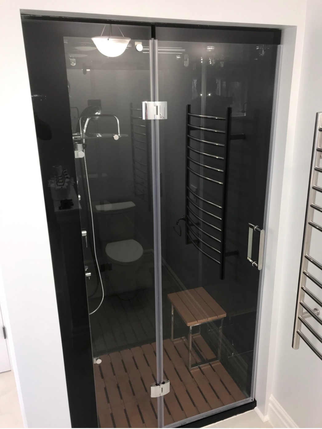 shower room with steam